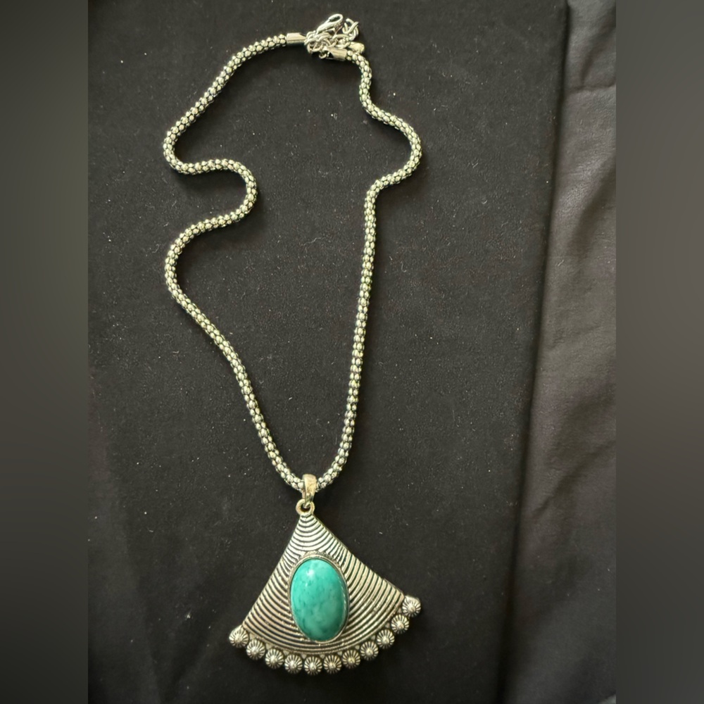Women’s Turquoise & Silver necklace & earrings